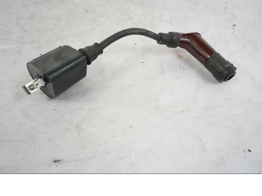 Höger sida pÄ TÀndspole frÄn en Triumph Bonneville T120 -2021 motorcykel.