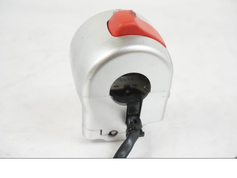 Extrabild6 på Styrelreglage från en Suzuki VZR 1800 -2009 motorcykel.