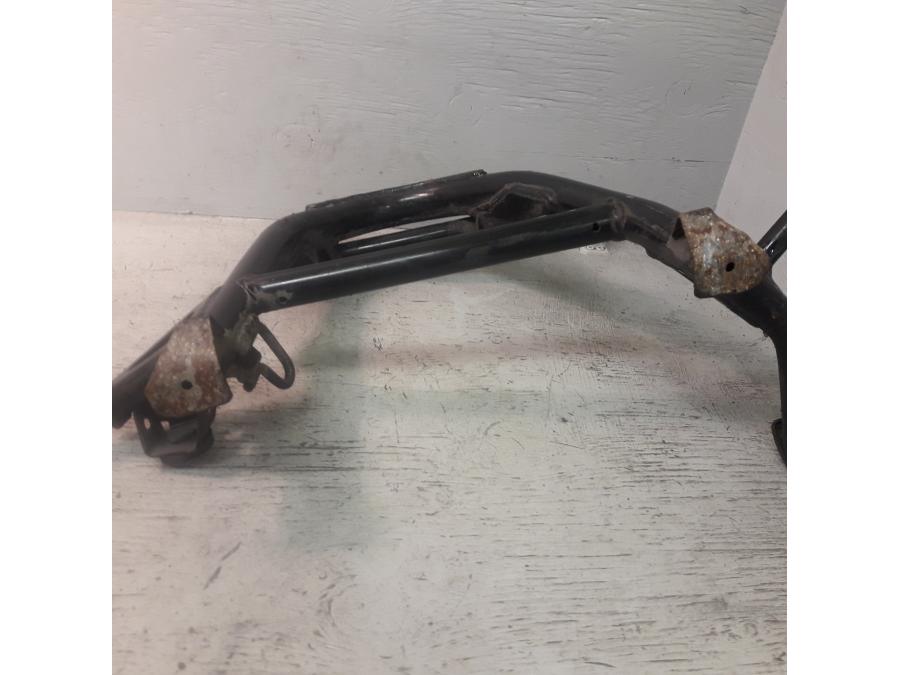 Höger sida på Centralstöd från en Honda ADV 750 -2017 motorcykel.