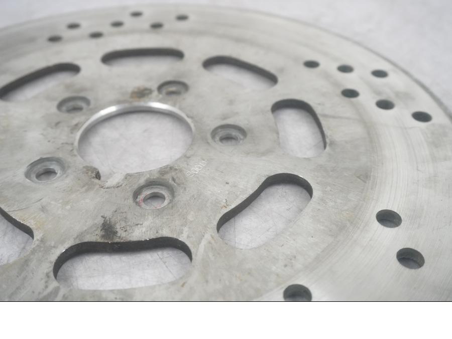 Vänster sida på Bromsskiva från en H-D Softail Heritage Classic FLSTC/I -1995 motorcykel.