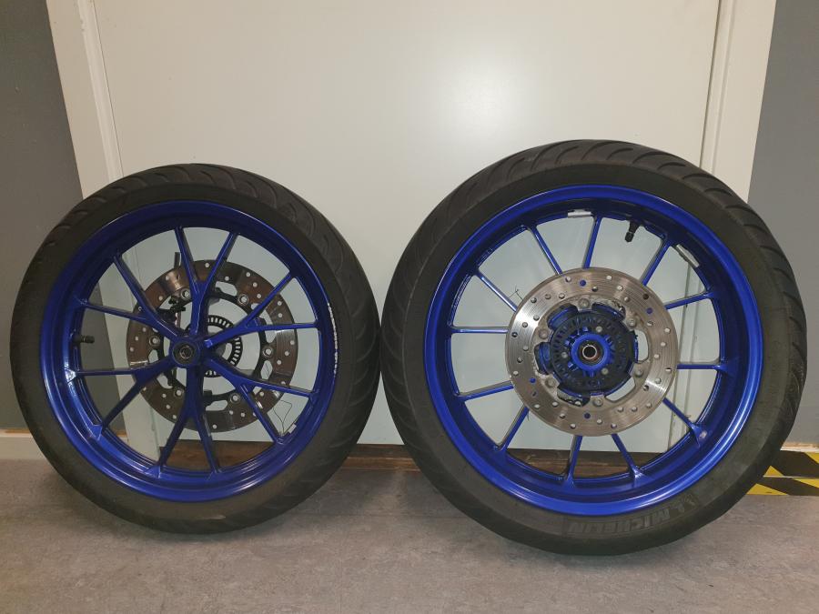 Baksidan på Hjulpaket från en Yamaha MT 125 -2017 motorcykel.