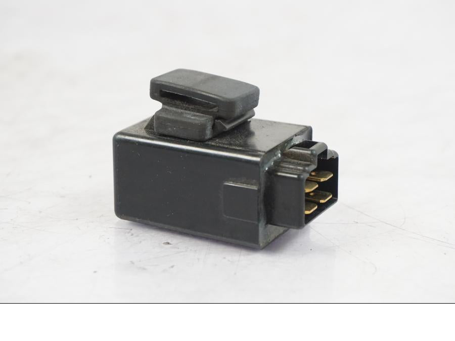 Vänster sida på Relä från en Yamaha XVS 1100 -2004 motorcykel.