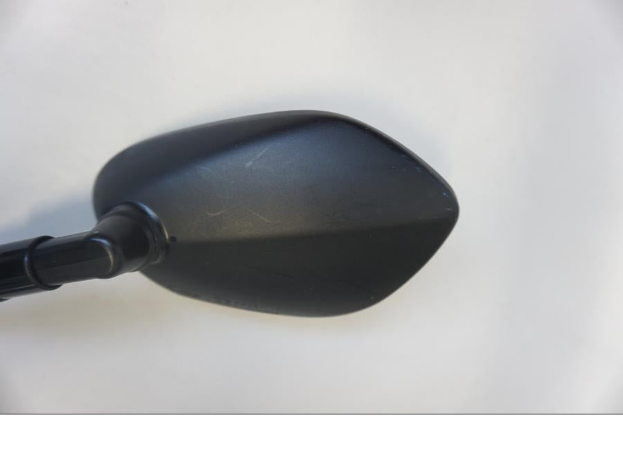 Höger sida på Backspegel från en Suzuki SFV 650 A Gladius -2012 motorcykel.