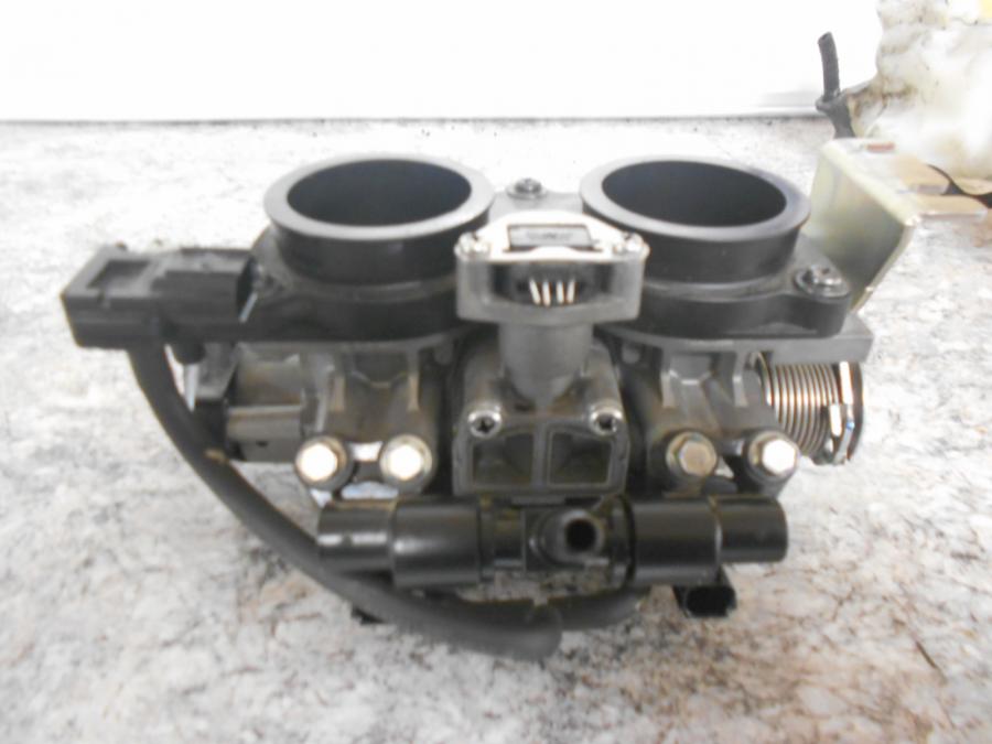 Framsidan på Spjällhus från en Honda CRF 1000 Africa Twin -2016 motorcykel.