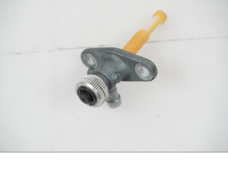 Baksidan på Bensinkran från en KTM 1290 Super Adventure S -2022 motorcykel.