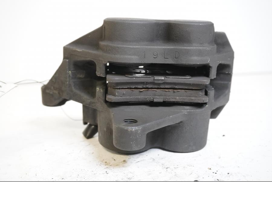 Höger sida på Bromsok från en Yamaha FZS 1000 -2002 motorcykel.