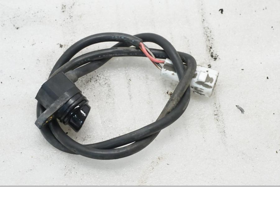 Baksidan på Hastighetsgivare från en Yamaha XVZ 13TD -1999 motorcykel.