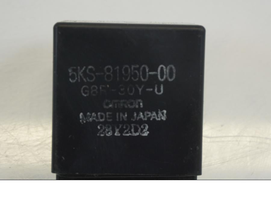 Höger sida på Relä från en Yamaha XVS 1100 -2003 motorcykel.