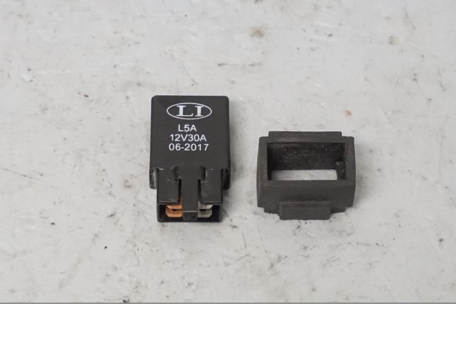 Framsidan på Relä från en Aprilia Tuono V4R -2018 motorcykel.