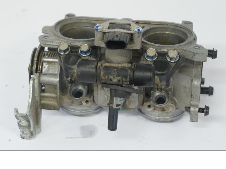 Extrabild2 på Spjällhus från en Honda CB 500 X -2015 motorcykel.