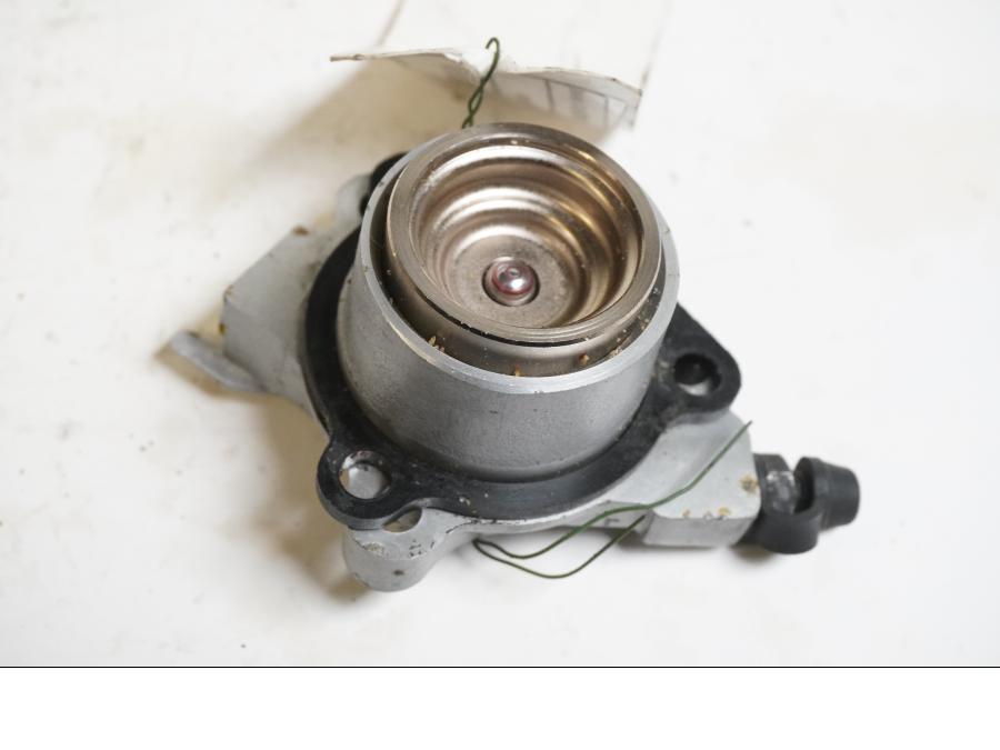 Baksidan på Kopplingslavcylinder från en Kawasaki VN 1500 Classic Tourer -2003 motorcykel.