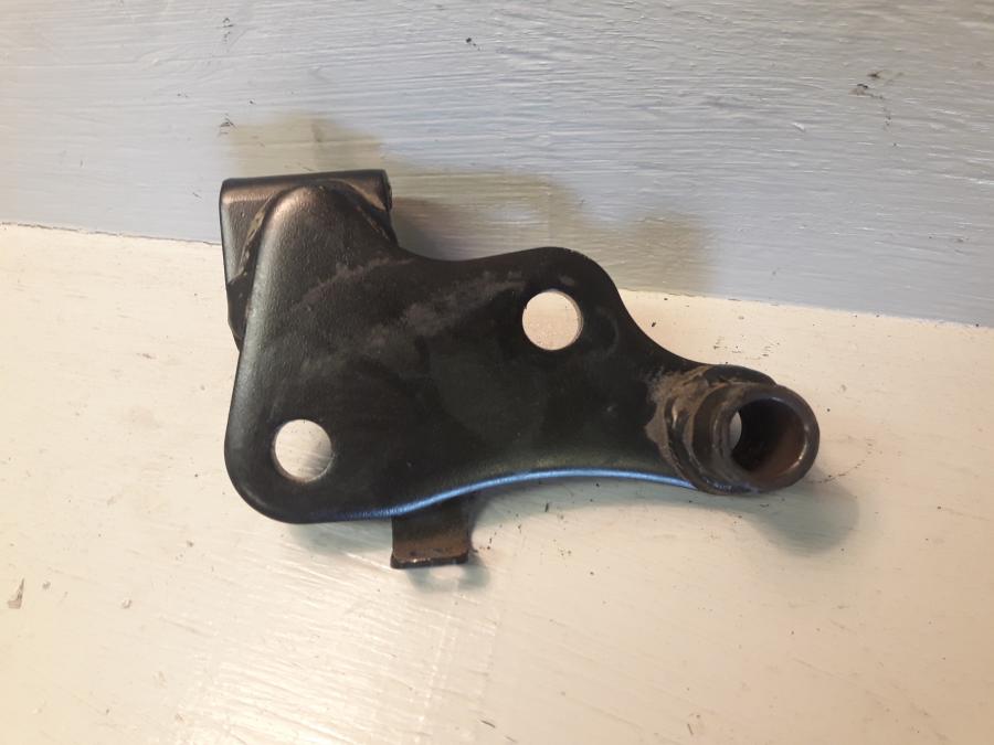 Baksidan på Fotpinnefäste från en Yamaha WR 125 -2010 motorcykel.