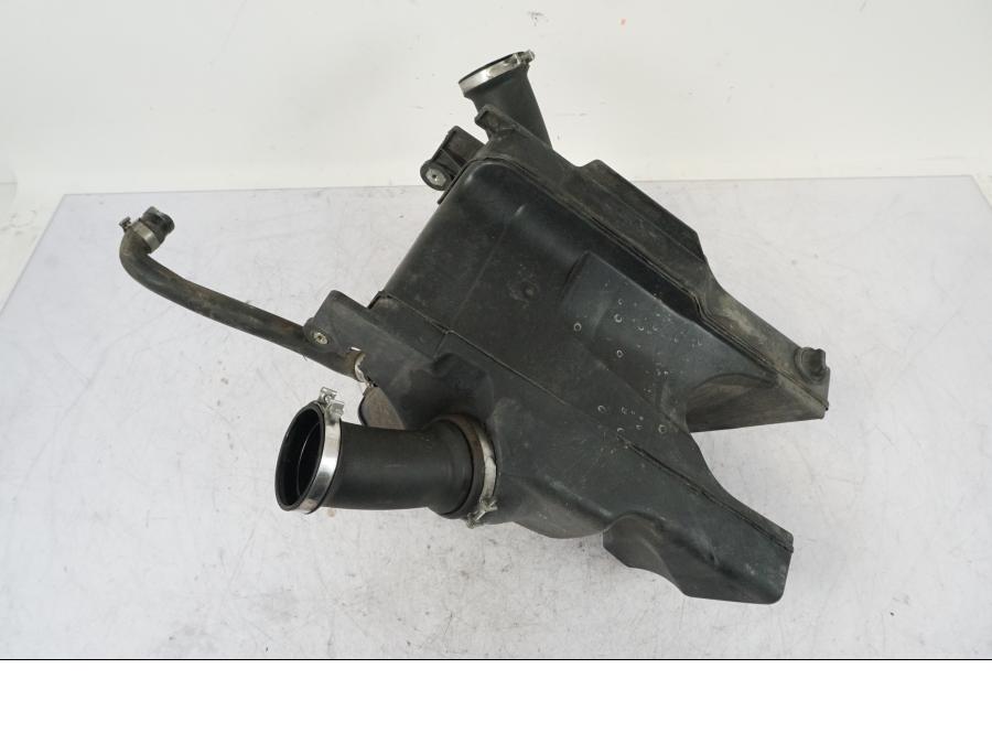 Snett uppifrån på Luftburk från en BMW R 850 R -2004 motorcykel.