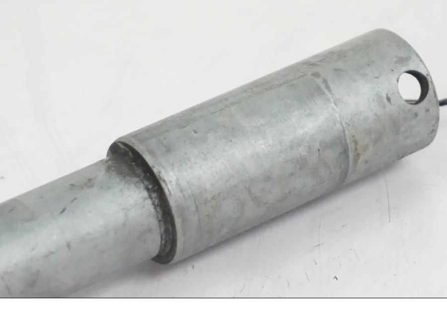 Snett nerifrån på Axel från en BMW F 650 CS -2002 motorcykel.