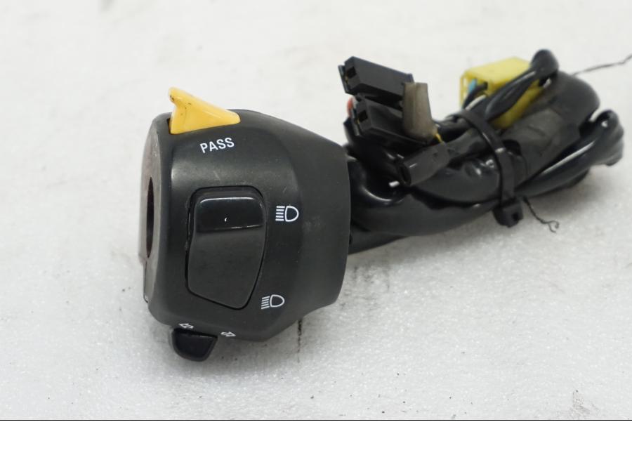 Höger sida på Styrelreglage från en Suzuki SV 1000 -2007 motorcykel.