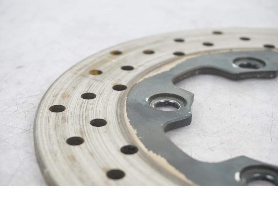 Vänster sida på Bromsskiva från en Suzuki GSX-R 600 -2001 motorcykel.