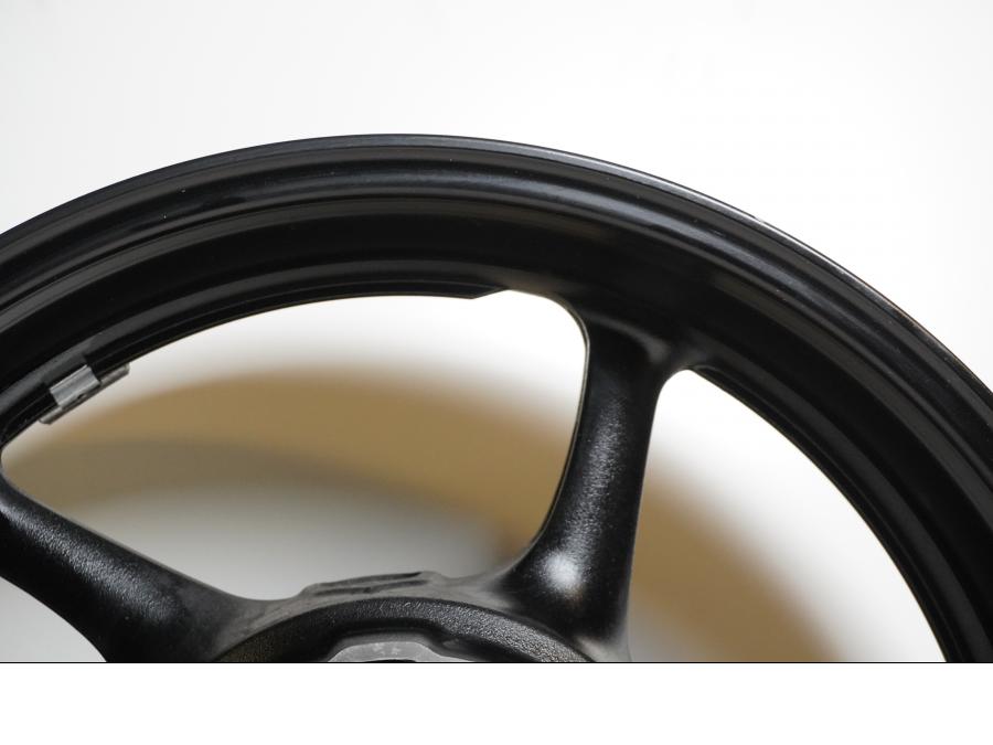 Extrabild6 på Fälg från en Yamaha FZ-8 -2011 motorcykel.