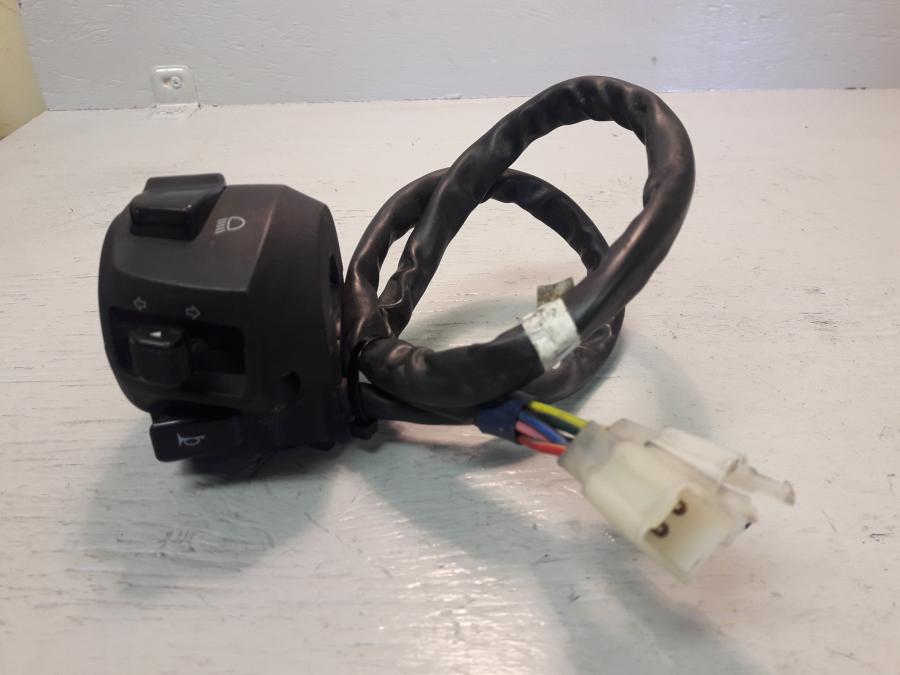 Baksidan på Styrelreglage från en Yamaha WR 125 -2010 motorcykel.