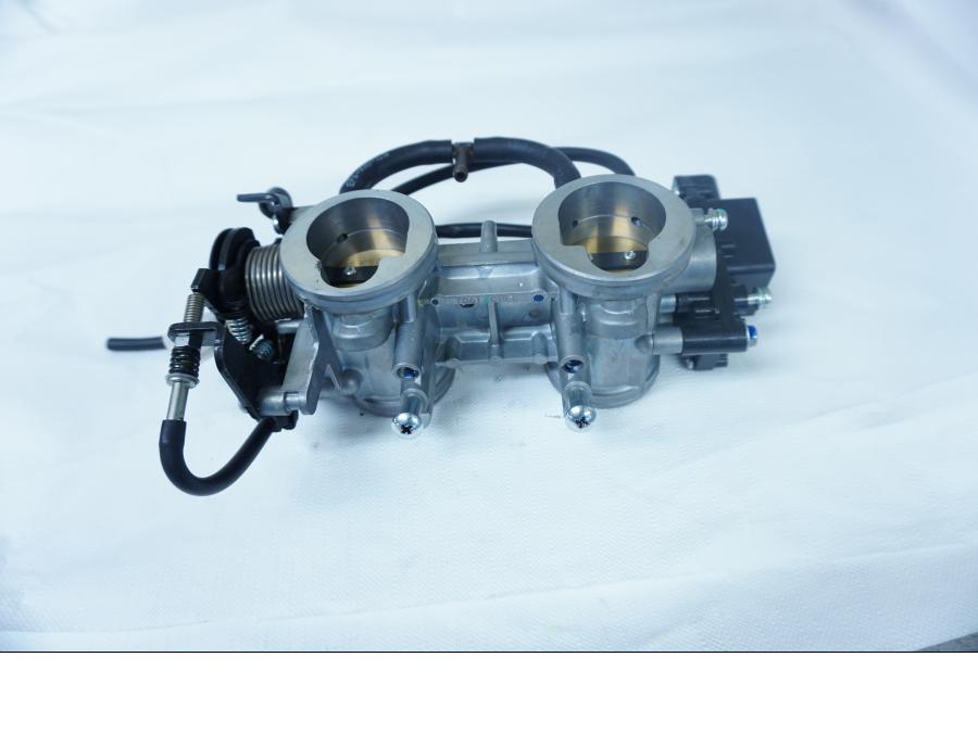 Snett nerifrån på Spjällhus från en Kawasaki Ninja 650 -2018 motorcykel.