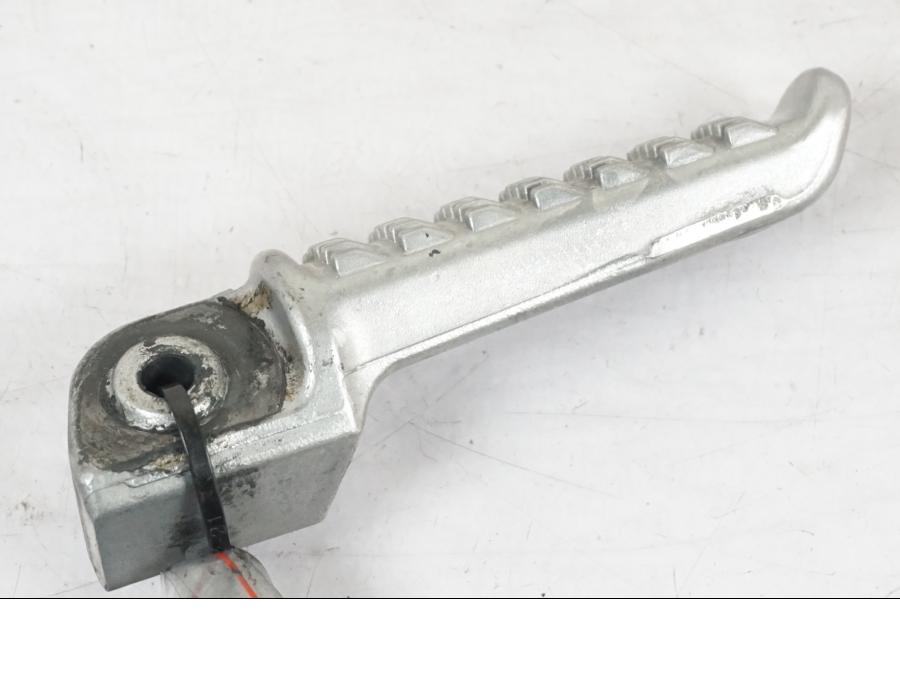 Snett uppifrån på Fotpinne från en Kawasaki Z 900 -2019 motorcykel.