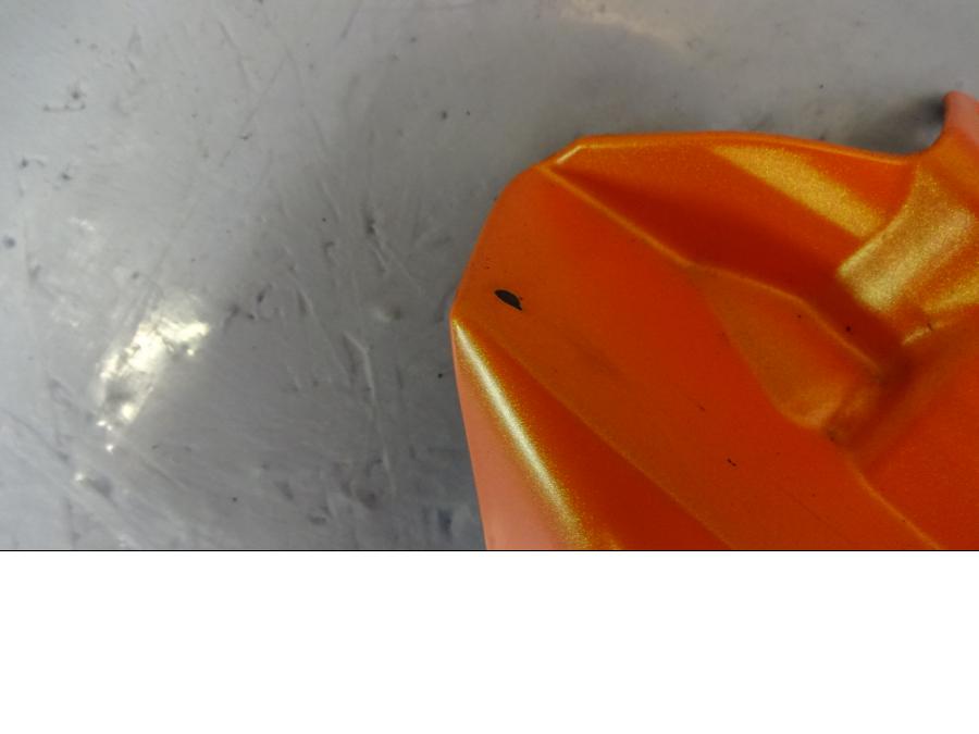 Vänster sida på Bakvinge från en KTM 990 Super Duke -2009 motorcykel.