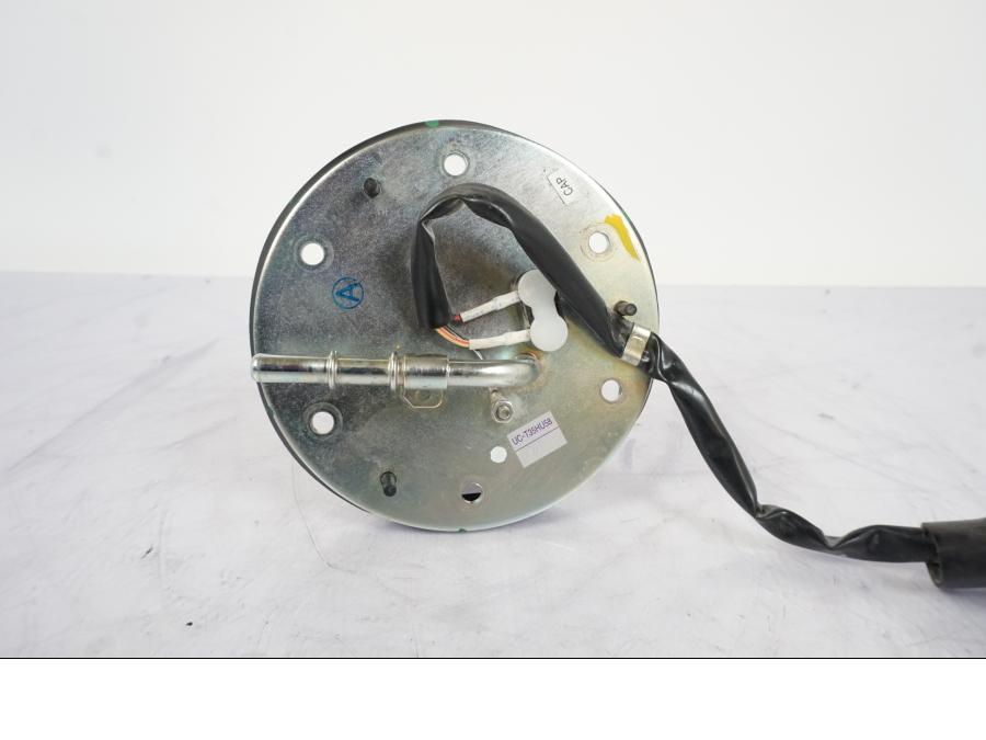 Vänster sida på Bensinpump insprut från en Honda CRF 1000 Africa Twin -2016 motorcykel.