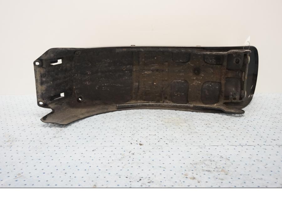 Vänster sida på Bakskärm från en Kawasaki EN 500 -1999 motorcykel.