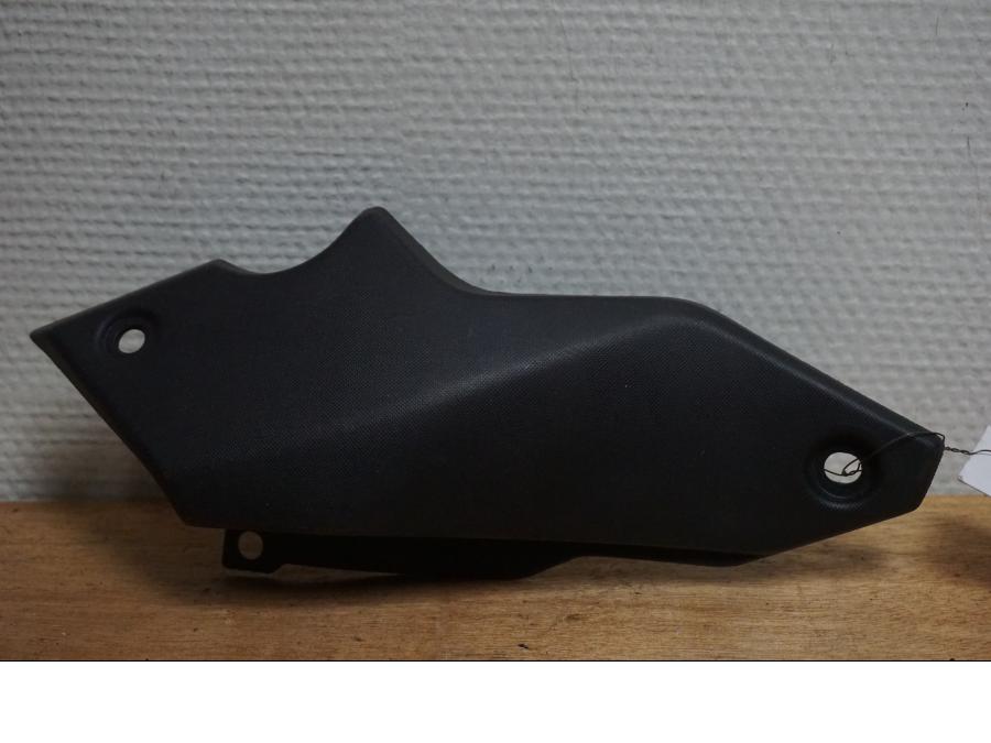 Framsidan på Sidopanel från en Yamaha MT-07 Tracer -2016 motorcykel.