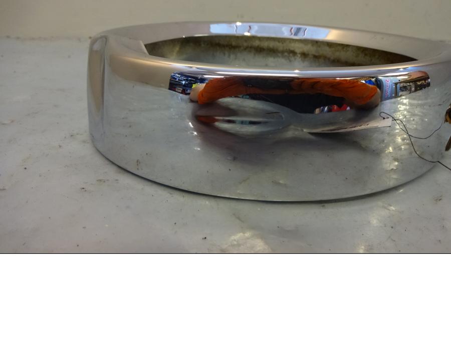 Vänster sida på Strålkastarsarg från en H-D Touring Road King Custom FLHRSI -2004 motorcykel.