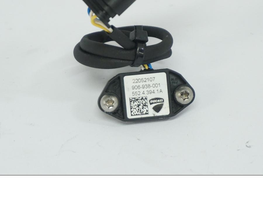Snett nerifrån på Växelindikator från en Ducati Desert X -2022 motorcykel.