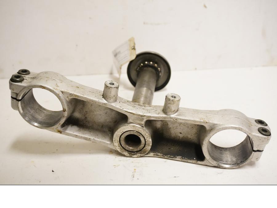 Baksidan på Gaffelkrona från en Yamaha YZF 1000 R -1998 motorcykel.