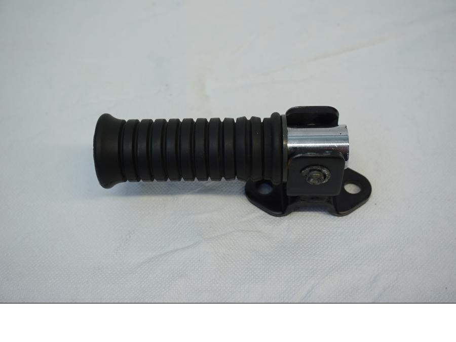 Baksidan på Fotpinne från en Kawasaki VN 900 -2006 motorcykel.