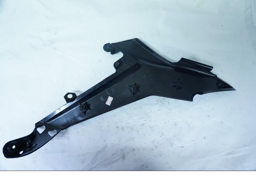 Baksidan på Sidopanel från en Kawasaki Ninja 650 -2018 motorcykel.