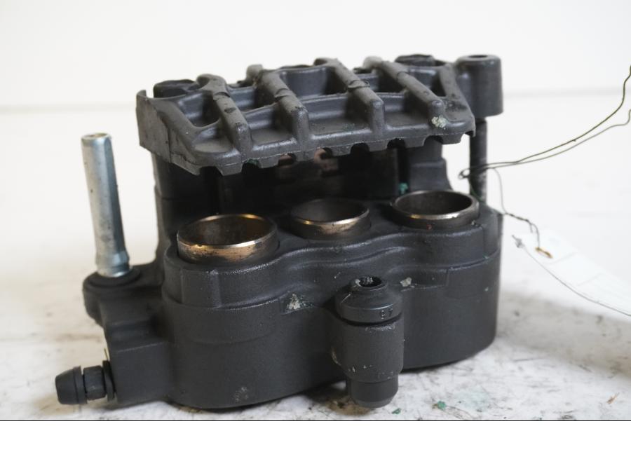 Höger sida på Bromsok från en Honda CBR 1100 XX -2004 motorcykel.