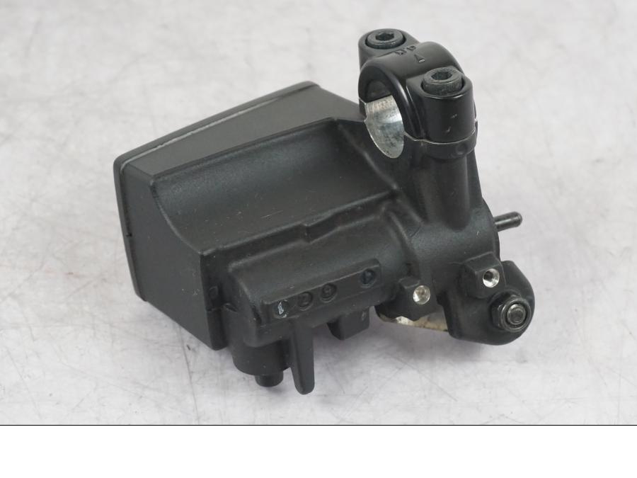 Extrabild2 pÄ Bromshuvudcylinder frÄn en Yamaha MT-09 -2016 motorcykel.