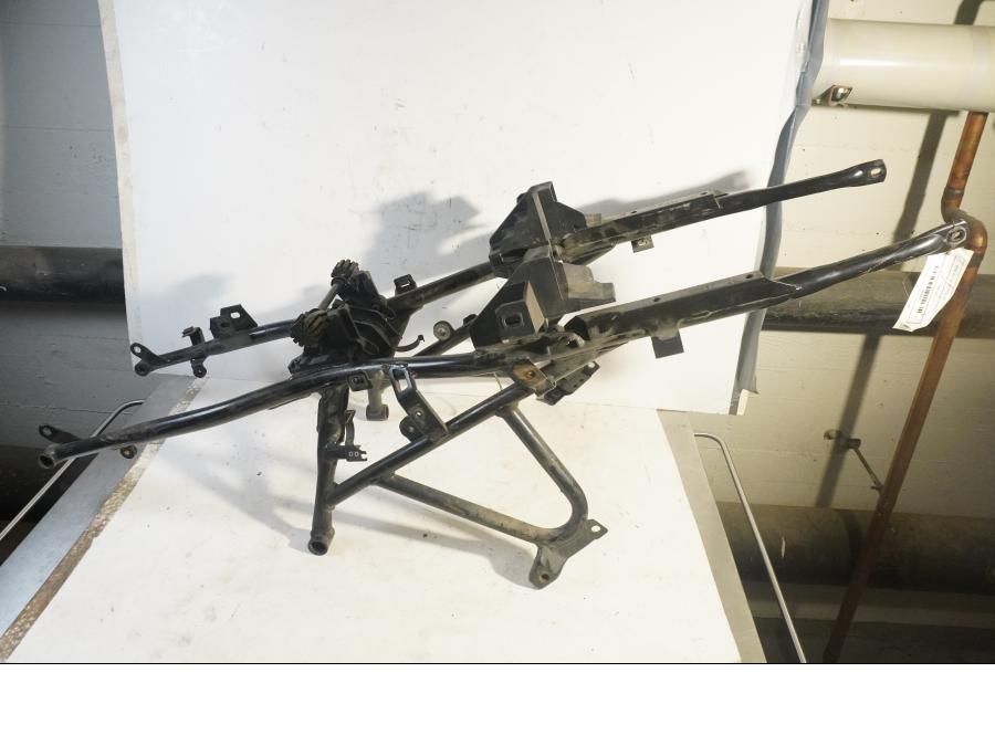 Höger sida på Bakram från en BMW R 1100 RT -2000 motorcykel.