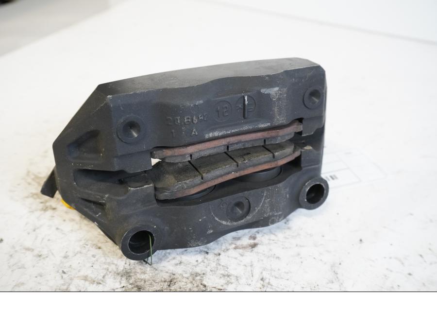 Höger sida på <p>Bromsok höger fram från BMW R 1200 GS 2013.</p>
<p>Brembo, 4-kolvs ok.</p> motorcykel.