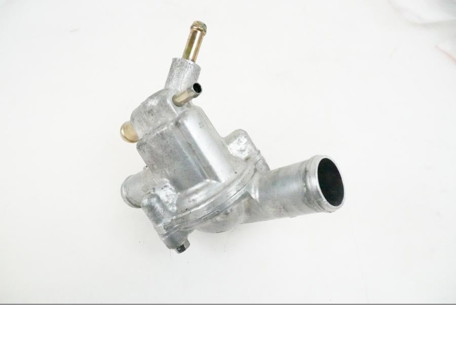 Extrabild1 på Vattentermostathus från en Honda VFR 800 -2005 motorcykel.