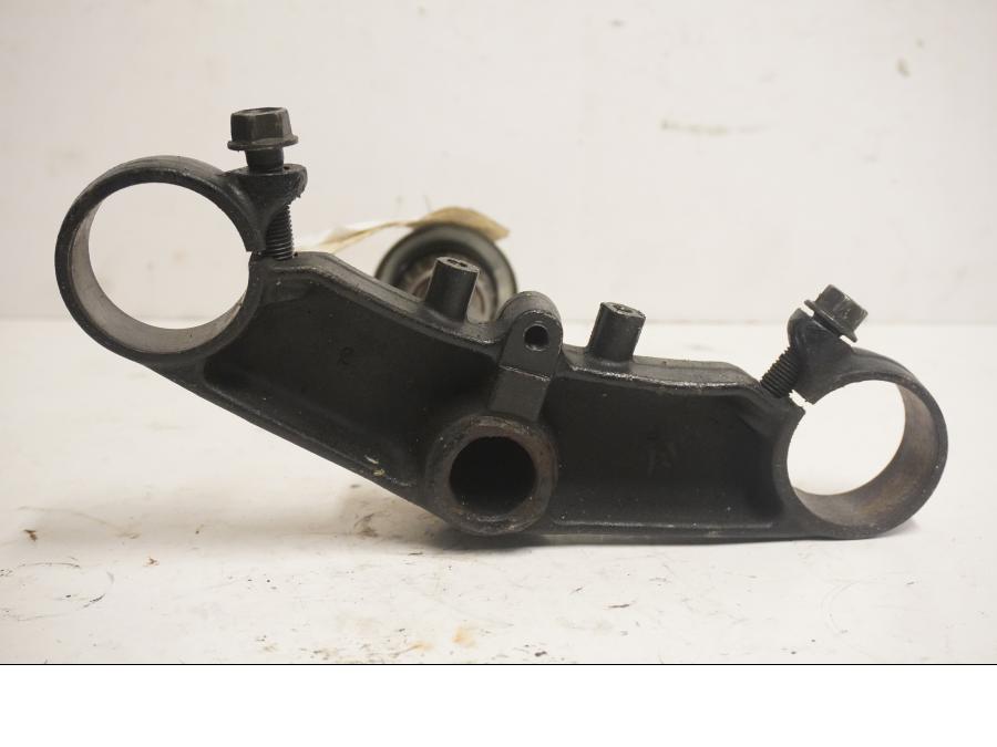 Baksidan på Gaffelkrona från en Honda CBR 900 RR -1993 motorcykel.