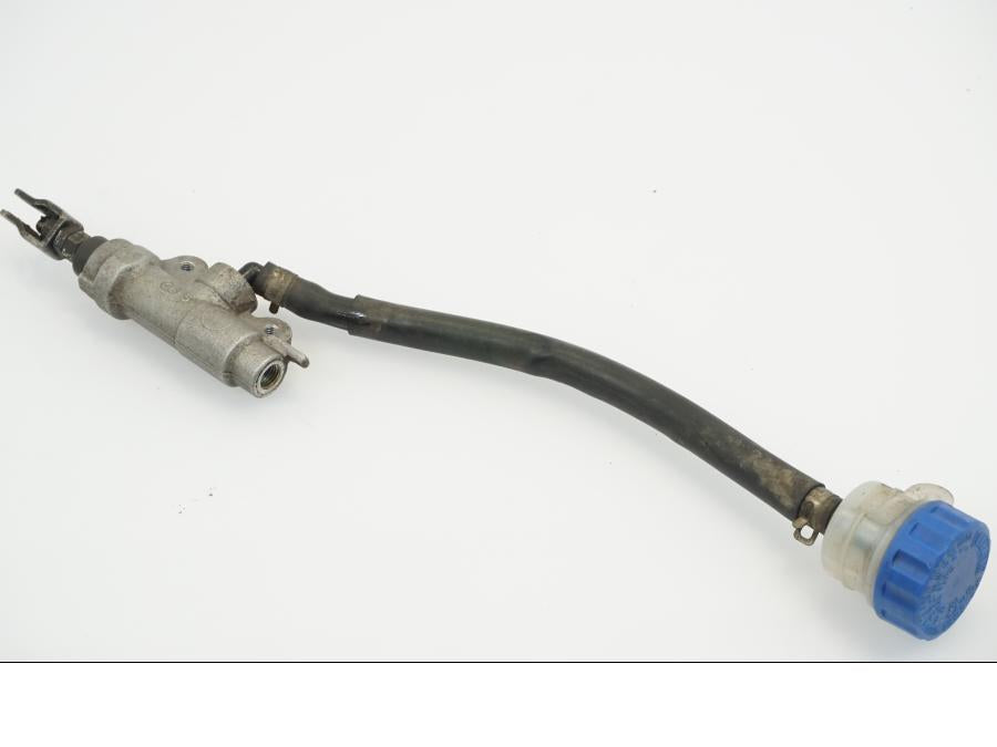 Snett nerifrån på Bromshuvudcylinder från en Yamaha WR 125 -2010 motorcykel.