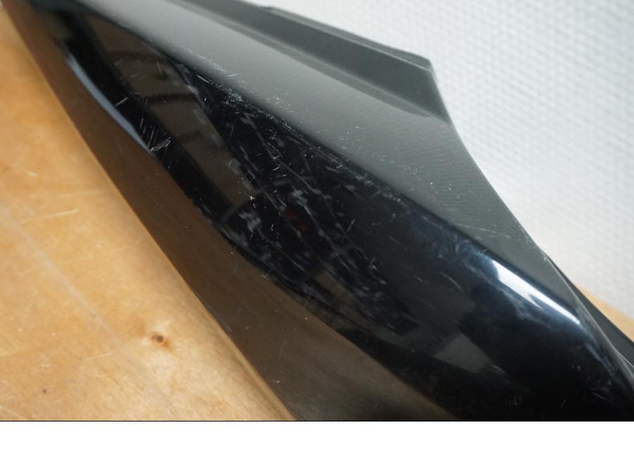 Vänster sida på Bakvinge från en Suzuki SV 650 -2005 motorcykel.