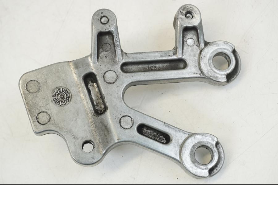 Snett uppifrån på Fotpinnefäste från en Kawasaki ZX-12R -2000 motorcykel.