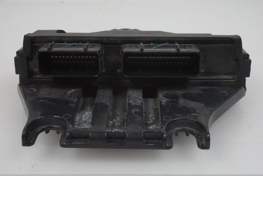 Höger sida på Control Unit från en KTM 1290 Super Duke -2019 motorcykel.