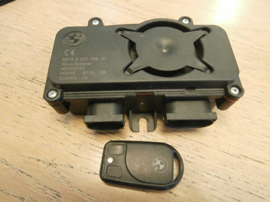 Framsidan på Larm från en BMW S 1000 RR -2011 motorcykel.