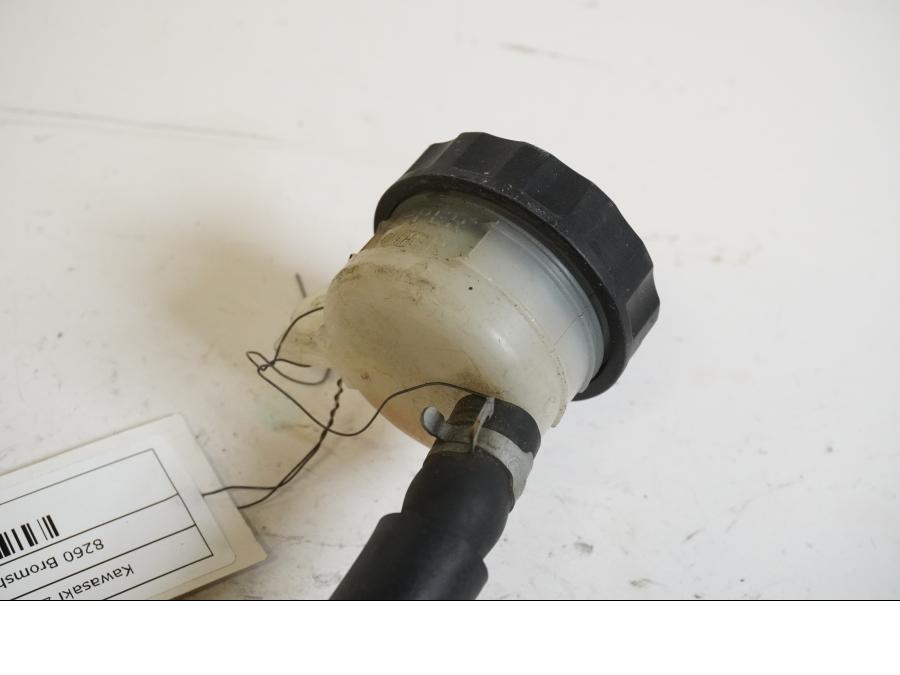 Snett uppifrån på Bromshuvudcylinder från en Kawasaki ZX-6R -1999 motorcykel.