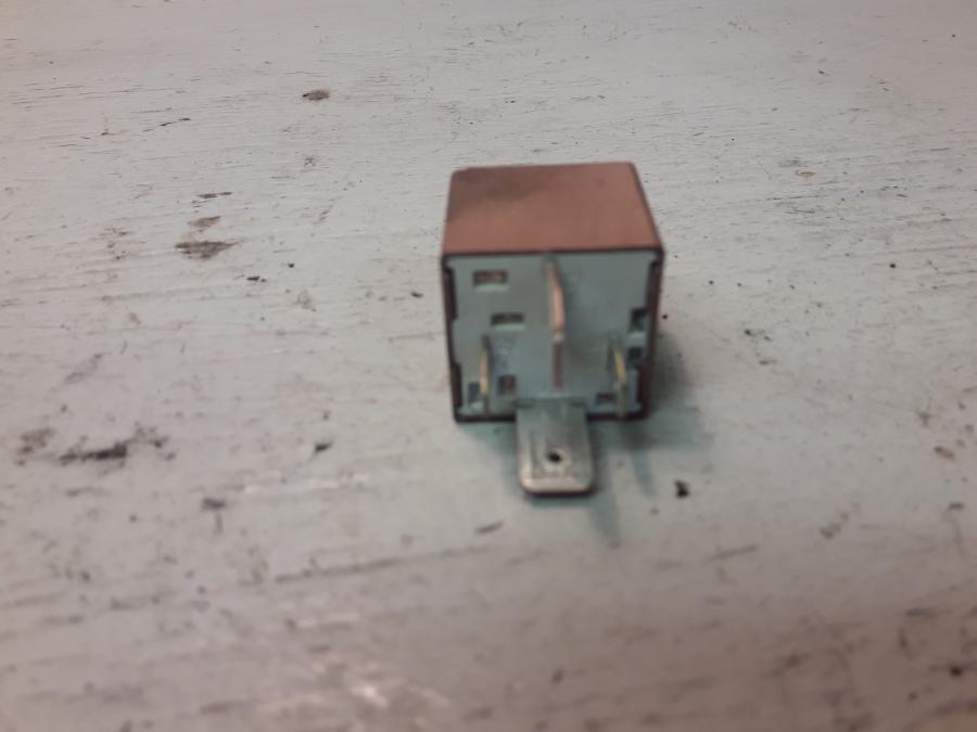 Baksidan på Relä från en Aprilia RS 125 -2017 motorcykel.