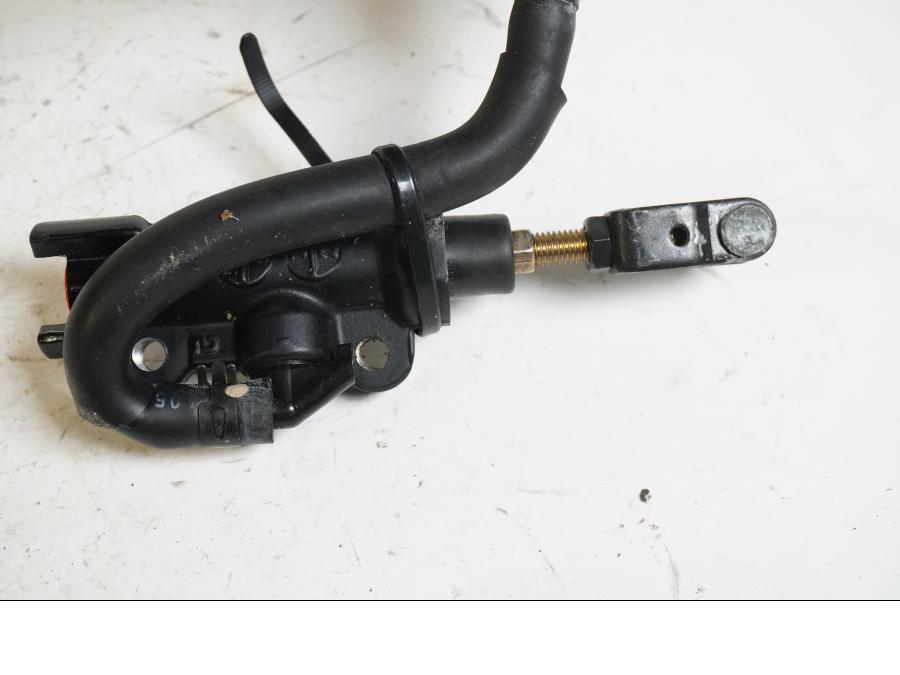 Höger sida på Bromshuvudcylinder från en Yamaha FZ-1 N -2006 motorcykel.