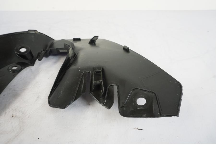 Snett nerifrån på Innerpanel från en Honda VFR 1200 -2010 motorcykel.