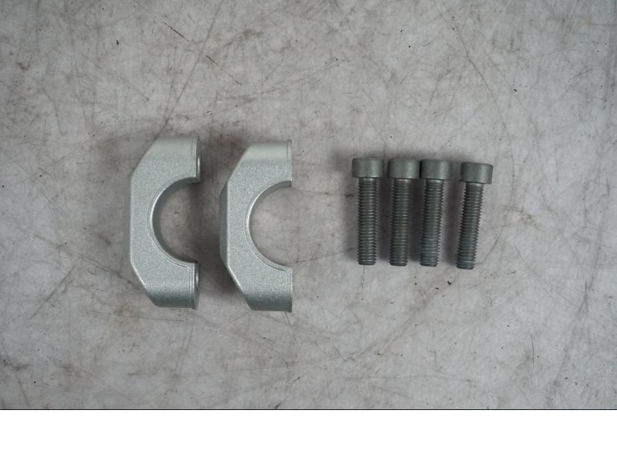 Baksidan på Styröverfall från en BMW S 1000 XR -2019 motorcykel.