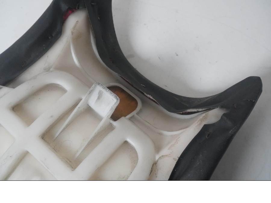 Snett uppifrÄn pÄ Sadel frÄn en Yamaha YZF 1000 R1 -2002 motorcykel.